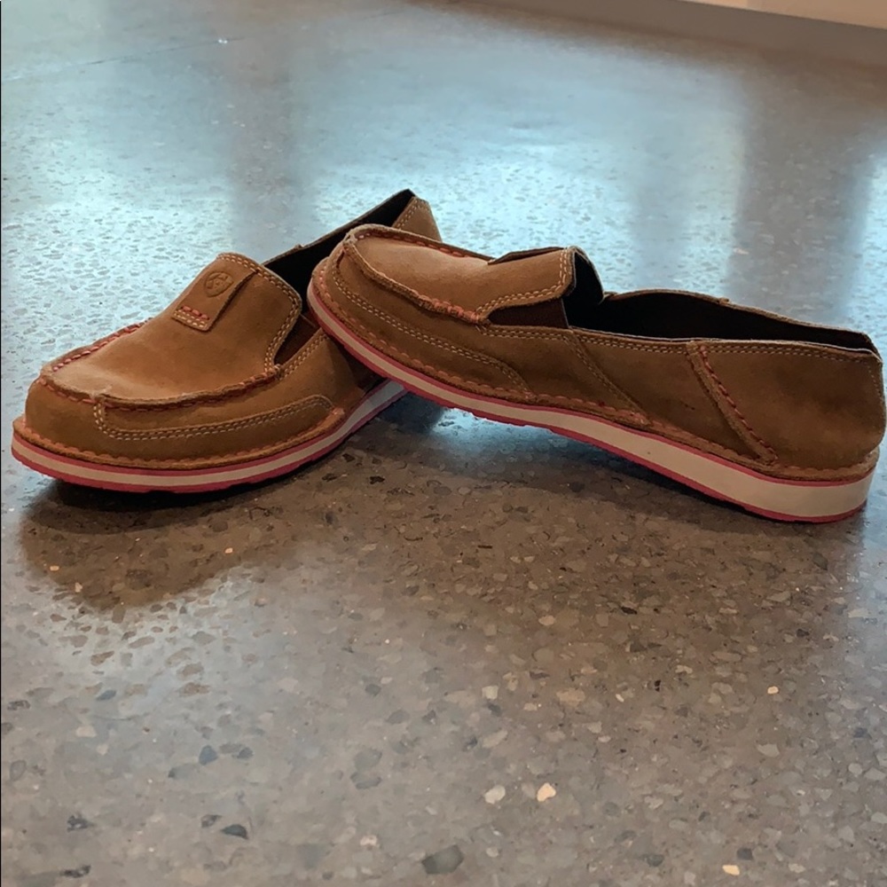 Ariat slip on shoe size 6.5